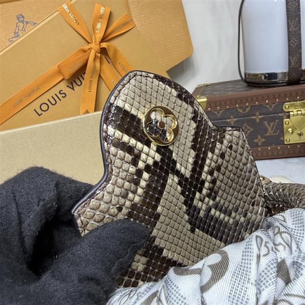 2026120164254702 820